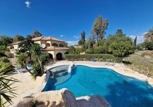 Cortijo Blanco Turre detached villa with two swimming pools in Turre