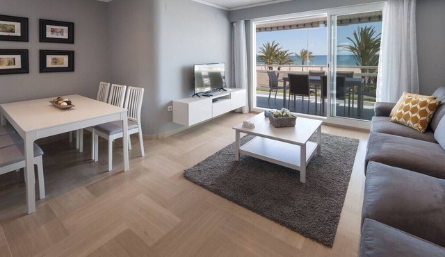 Cosy apartment decorated, with wifi, in front of the beach, High speed wifi 150mbs - only families