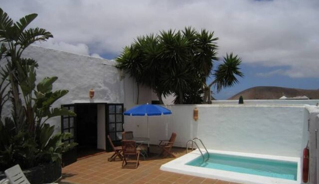 Cottage with rustic charm, private sun terrace and pool