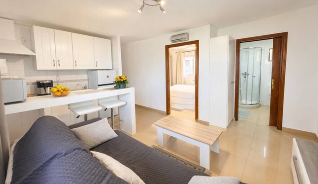 Cozy apartment on the sea shore
