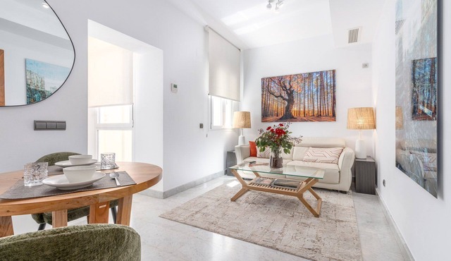 Cozy Apartment for 2 on Exclusive Street, Madrid