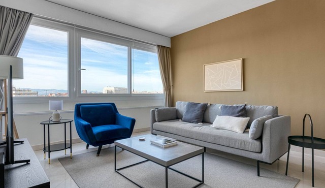 Cozy Argüelles 1bd, near Madrid Rio w/amazing views, by Blueground in Madrid