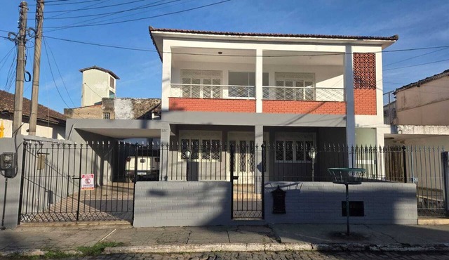 Cozy house in the center of Rio das Ostras, 150 meters from the beach. in Rio das Ostras