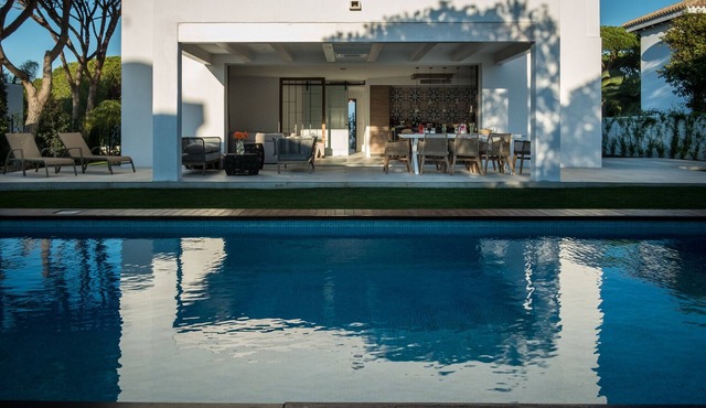 Del Sol. Modern Andalus, beach access and views