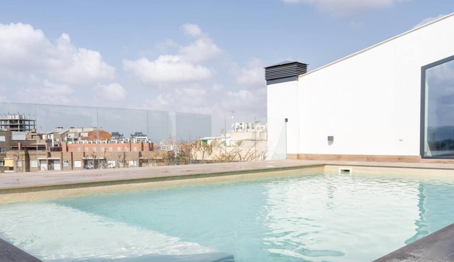 Design flat for 2 people with communal swimming pool and gym. in Murcia