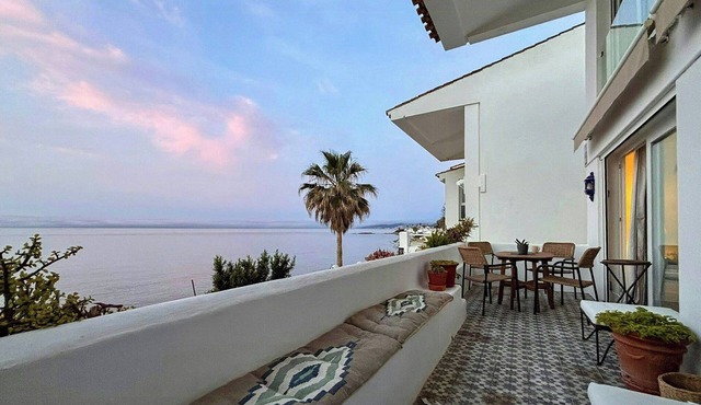 Designer duplex facing the sea in Estepona