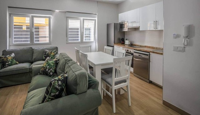 Downtown Apartment with Courtyard, 40, Ground Floor