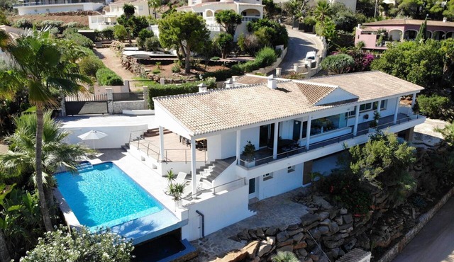 Dream Villa with Private Pool and Parking, Pedreguer