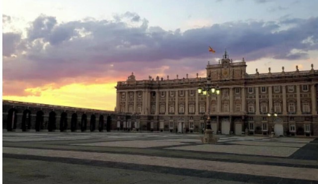 Elegant & Spacious 3-Bedroom Apartment in the Heart of Madrid de los Austrias