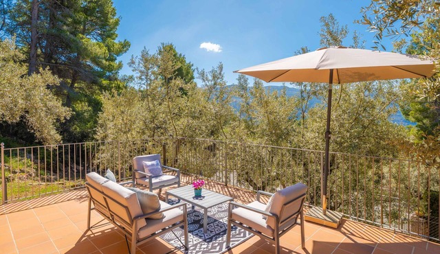 ES COLL D'EN PASTOR - Beautiful stone house with spacious terraces amidst the mountains. F