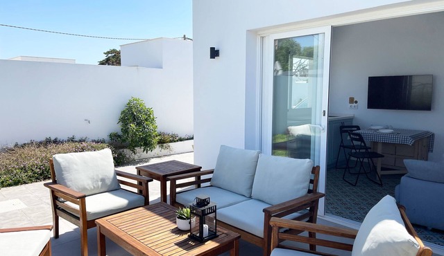 Apartment with terrace 50 meters from the beach
