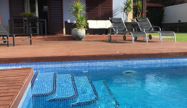 Wonderful villa with heated pool in first line !