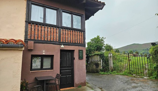 Escape to the tranquility of our charming little house in Piloña, Asturias, surrounded by nature and perfect for disconnecting. With capacity for up to 5 guests, this cozy retreat is ideal for families looking for a special place to relax.There is no di