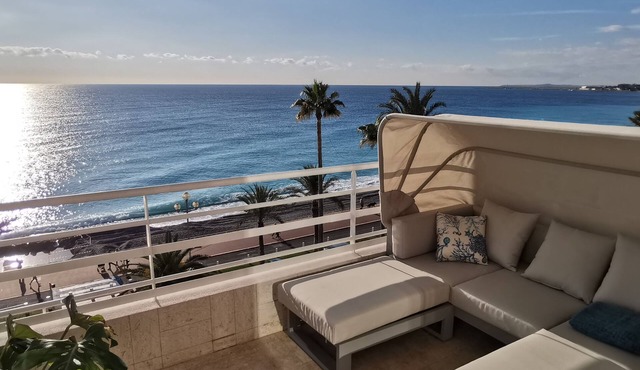 Exceptional waterfront apartment (2022) in Nice in Nice