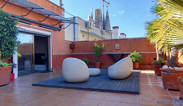 Exclusive penthouse with private terrace in front of Sagrada Familia