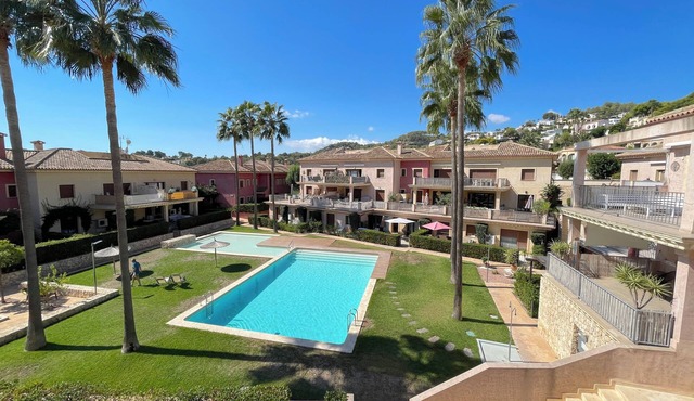 Family Duplex w/Pools, BBQ & 2 Terraces 5 Min to Beaches