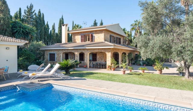 Family Oasis: Private Pool Retreat for 8 Guests!