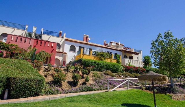 Family Townhouse Large Terrace & Pool Access LOC01