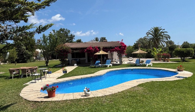 Fantastic Villa with Private Pool, Garden, Wi-fi and BBQ close to all amenities
