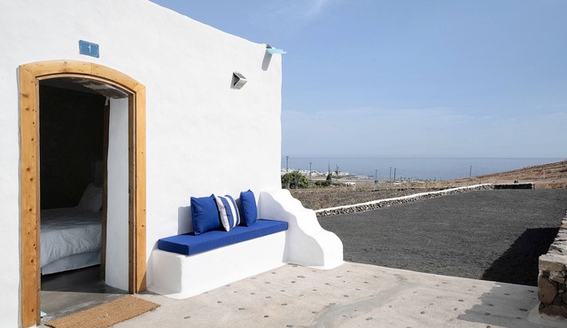 'Finca Petite Vineyard' with Mountain View, Private Terrace and Wi-Fi