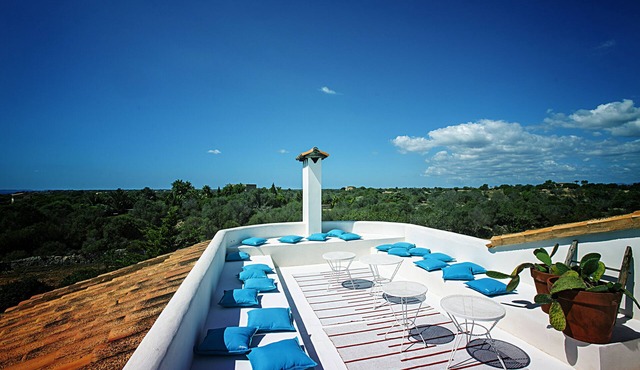 Finca with sea views, pool and large property, 900 m from the sea