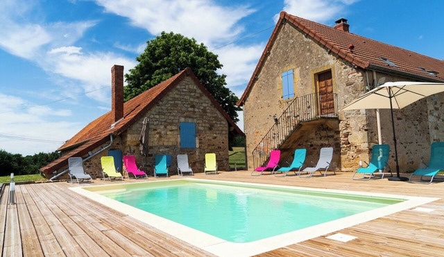 Gîte des Acacias, swimming pool, sauna, gym, fishing in Saint-Bonnet-de-Vieille-Vigne