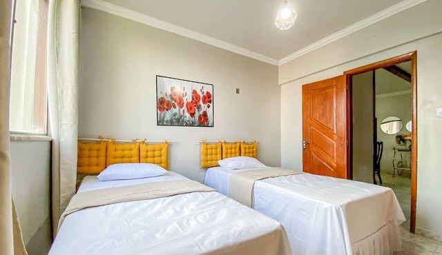 Furnished 4-Bedroom Apartment | Sleeps 7 - Casablanca Building - Nazaré in Belém