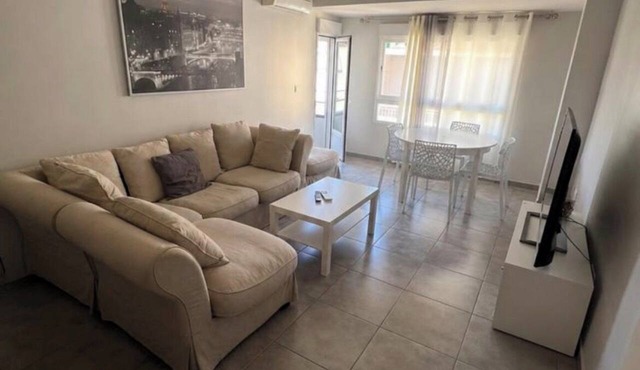 Gandia, between the beach and the harbor: 100 m² of comfort