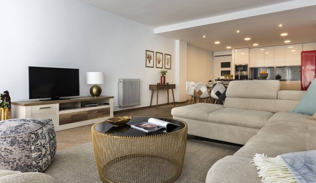 Genteel Home Tablas - Four Bedroom Apartment, Sleeps 8
