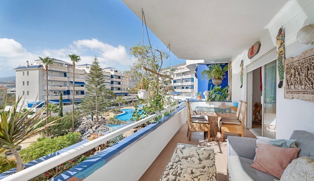 ‘Graciosa’ Holiday Apartment with Sea Views, Private Terrace & Wi-Fi