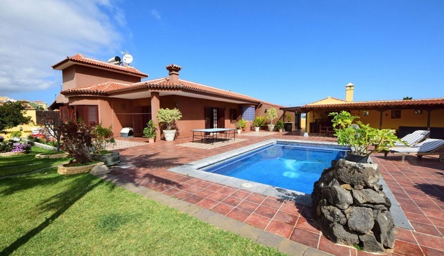 Haus Alina mit beheizbarem privatpool und barbecue by Interhome