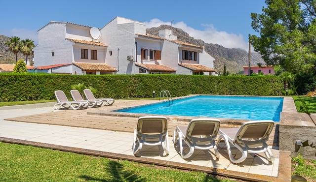 Holiday Apartment 'Los Molinos' with Mountain View, Pool, Balcony & Wi-Fi