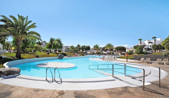 Holiday Apartment 'Isla and Ocean' With Pool and Wi-Fi
