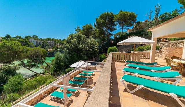 Holiday Home 'Sa Trona' with Sea Views, Private Terrace and Wi-Fi
