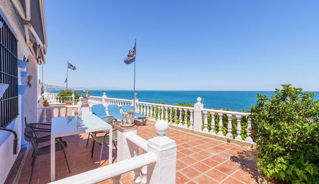 Holiday Home '2 in Front Of The Sea' with Sea View, Wi-Fi and Air Conditioning