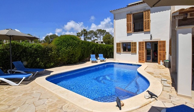 Holiday Home 'Amarador' with Private Pool, Wi-Fi and Air Conditioning