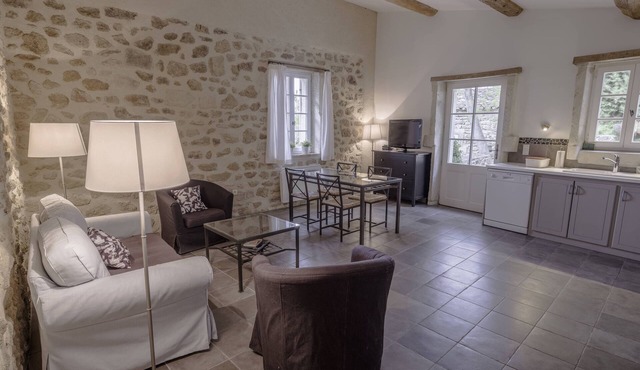 Holiday Home 'Atelier' with Shared Pool, Private Garden and Wi-Fi in Colonzelle
