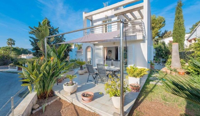 Holiday Home 'Cas Ferrer' with Private Terrace and Wi-Fi