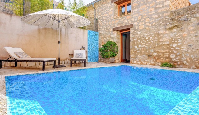 Holiday Home "Can Bodeguita" with Wi-Fi, AC, Pool, Balcony & Terrace