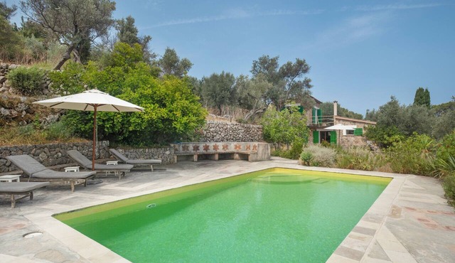 Holiday Home 'Can Carabá' with Mountain Views, Private Pool, and Wi-Fi