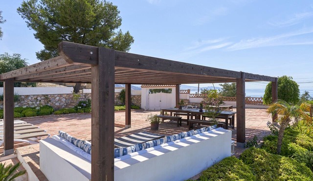 Holiday Home 'Casa Mariposa' with Sea Views, Wi-Fi and Air Conditioning