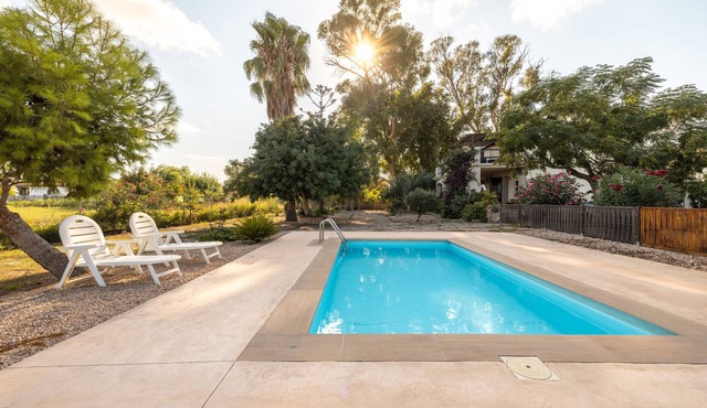 Holiday Home 'Casa Sorrapa' with Lake Views, Wi-Fi and Air Conditioning
