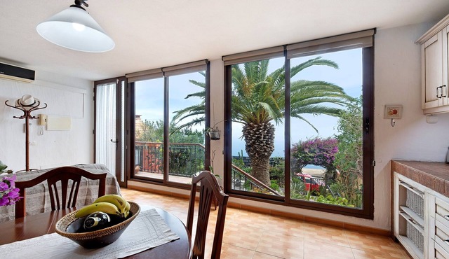 Holiday Home "Casa Titi" with Sea View, Private Terrace and Wi-Fi