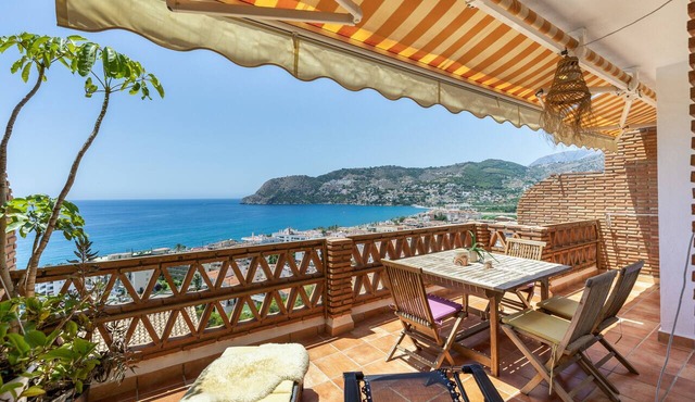 Holiday Home 'Cocon' with Sea View, Wi-Fi and Air Conditioning