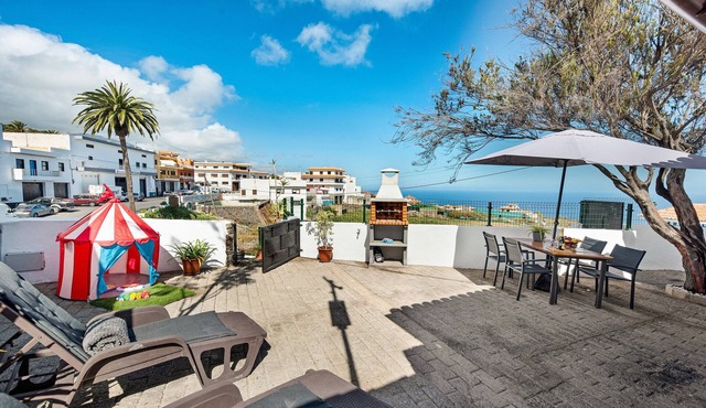 Holiday Home 'Casa Evarista' with Sea View, Private Terrace and Wi-Fi