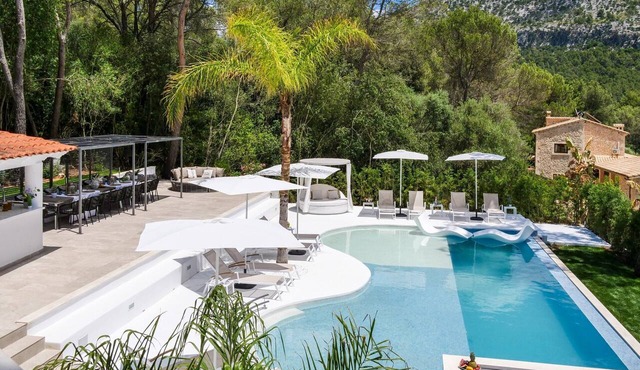 Holiday Home 'Magna' with Private Pool, Wi-Fi and Air Conditioning