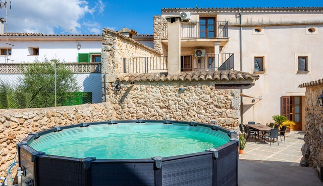 Holiday Home 'Pina' with Mountain Views, Private Pool and Wi-Fi