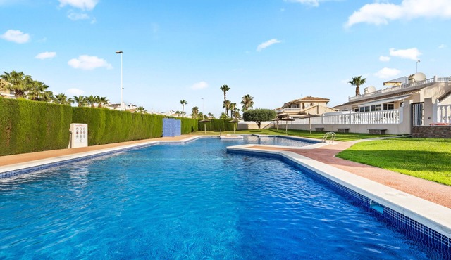Holiday Home "Un Regalo de Corazón" with Shared Pool & Wi-Fi