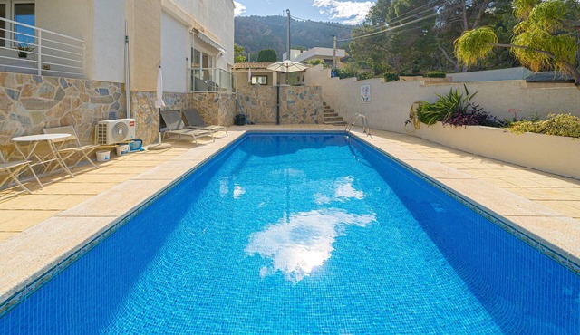 Holiday Home Villa Polar Spaniahome with Sea View, Pool & Wi-Fi