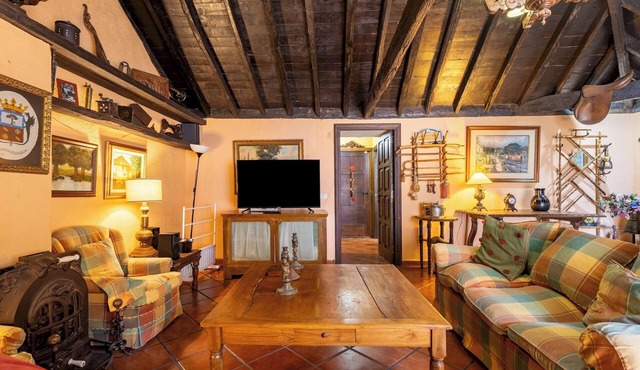 Home2Book Traditional Home with Terrace & Pool